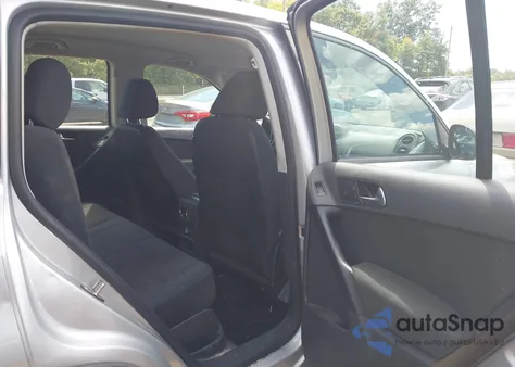 2013 Volkswagen Tiguan S z USA, uszkodzony, nr VIN WVGAV3AX9DW582763